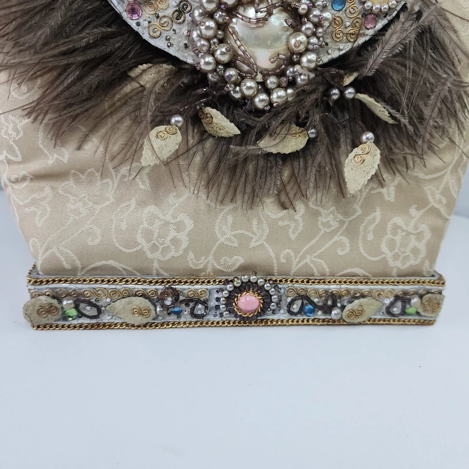 Bolso de Noche Mary Frances Acolchado con Cuentas de Seda Cartera con Acento de Plumas con Joyas Handba Foto 2 de 4