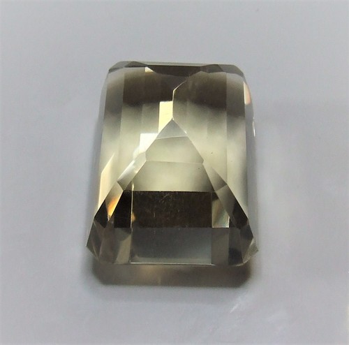 Large Citrine emerald cut gemstone..139.9 carat - Picture 7 of 11