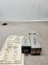 NEW IN BOX SIGNALINE TIME DELAY RELAY 330-24V-10S