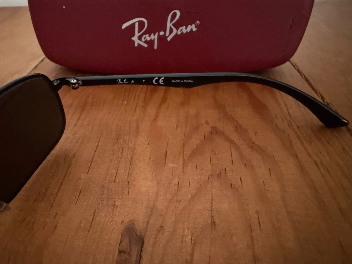 Ray-Ban Junior RJ9531S Kinder Jugend Sonnenbrille rechteckig schwarz mit Etui