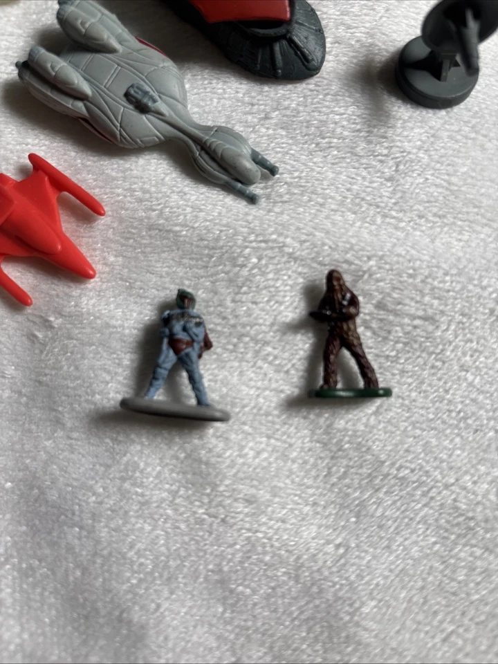 Micro Machines Lot Of Mixed Star Wars Figures, And Other Pieces , C1 - Image 2 of 4