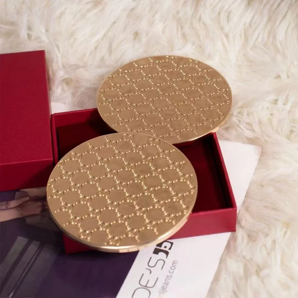Espejo compacto maquillaje belleza cosmética Gucci en patrón dorado con caja nueva Foto 4 de 4