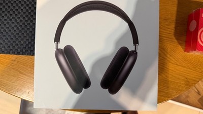 Apple AirPods Max Wireless Over-Ear Headset - Space Gray