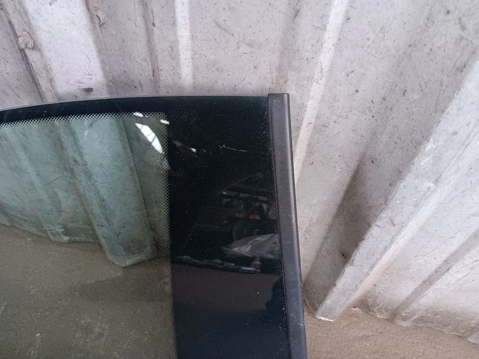 Cuarto de cristal trasero derecho pasajero BMW 2001-2006 E46 OEM  Foto 3 de 4