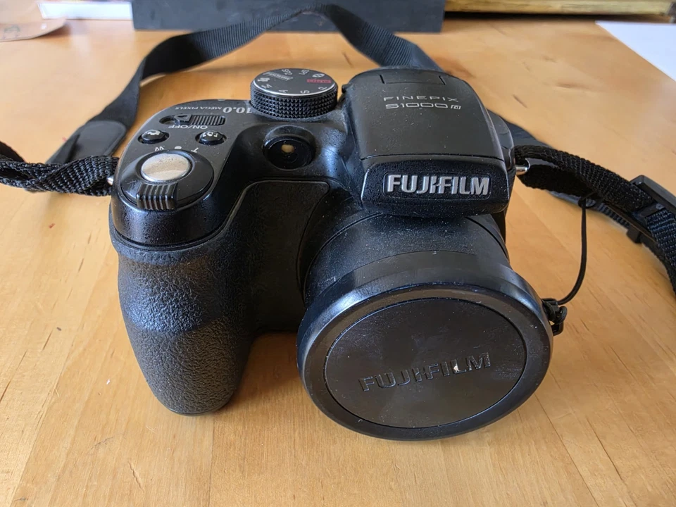 Fujifilm FinePix S1000fd 10MP Digital Camera, photo 2 of 5