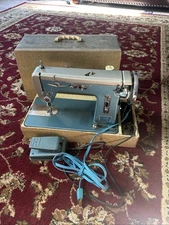 Montgomery ward 7 Jewel automatic Zigzag Sewing Machine Made in Japan TESTED WRX