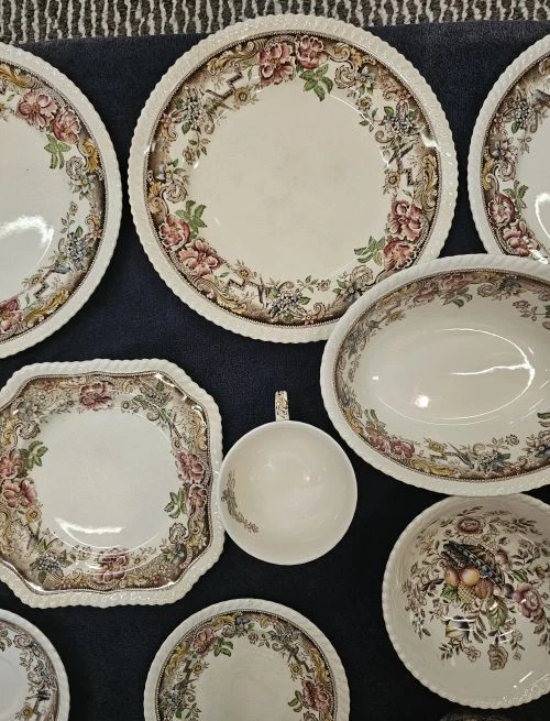 VINTAGE DEVONSHIRE JOHNSON BROS ENGLAND LOT OF 29 PIECES 118579 ***SWEEEET*** - Image 4 of 4