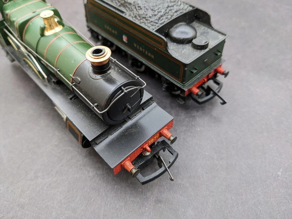 Hornby Railways R392 county of Bedford class 38 4-4-0 GWR Green loco excellent - Image 3 of 4