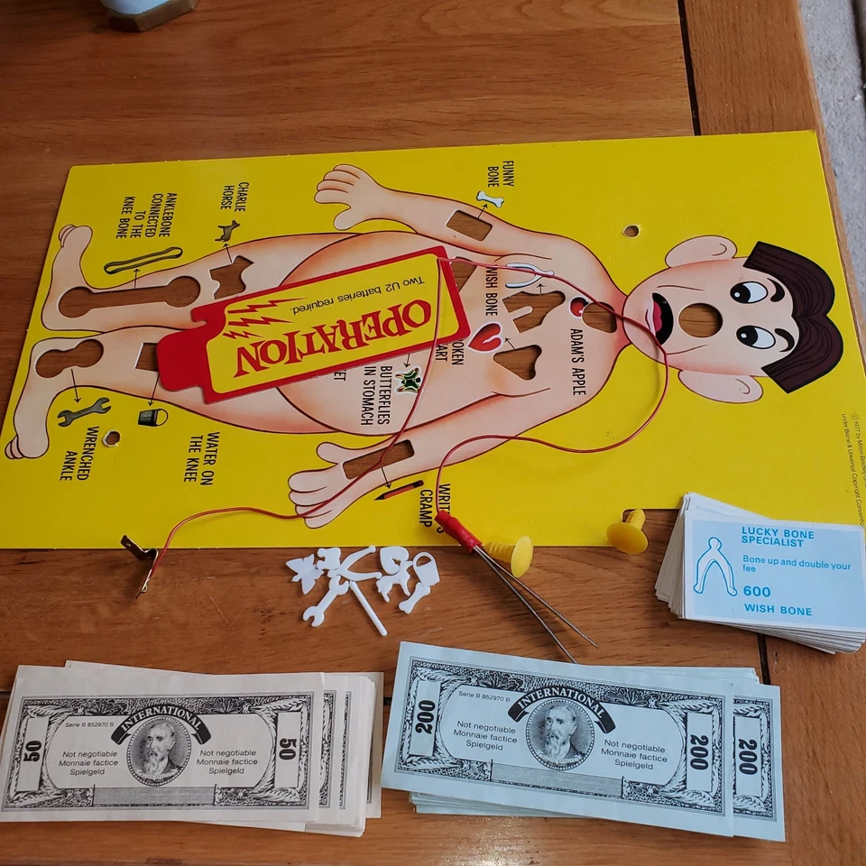 MB Games Operation 1982 REPLACEMENT Battery cover tweezers cards money pieces - Image 2 of 4