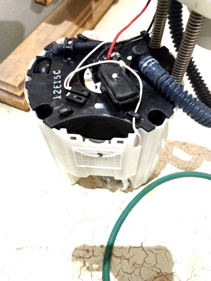 GM Fuel Pump Module without Fuel Level Sensor with Seal 19366847 - Image 4 of 4