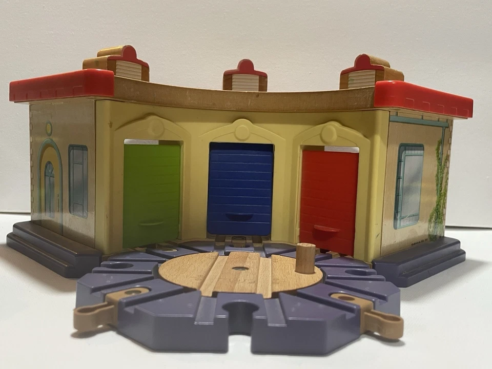 Chuggington Wooden Railway Roundhouse w/ Turntable & Koko - Image 2 of 4