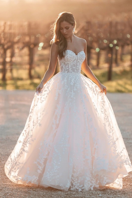 Allure Bridals White Strapless Sweetheart Lace Embroidered Tulle Ball Gown