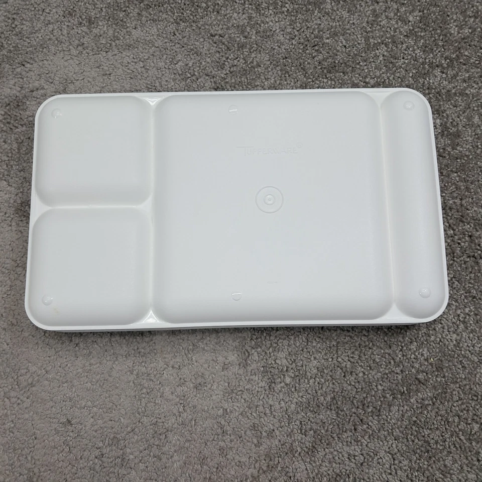 Vintage Tupperware Plates White and Yellow - Image 4 of 4