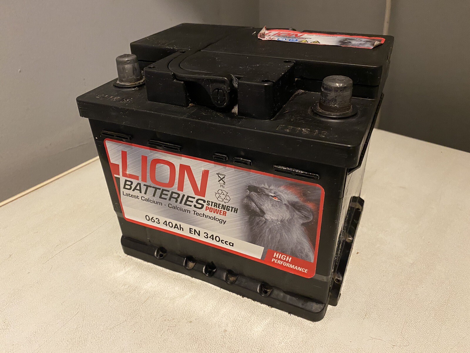 LION BATTERIES 063 40Ah CAR BATTERY, FULLY CHARGED SHOWING 13.1 VOLTS