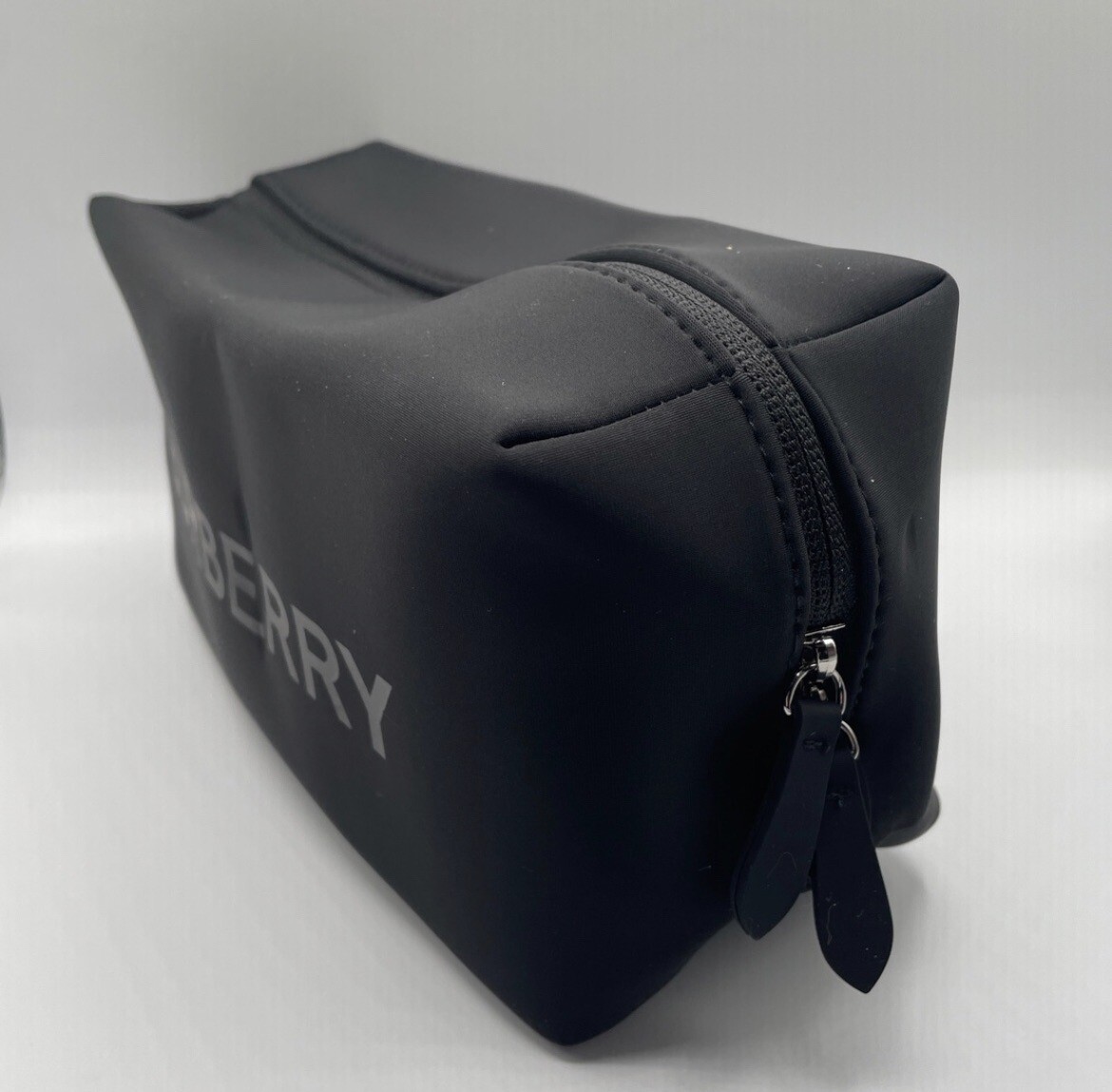 BURBERRY バーバリー コスメ トラベル ロング ポーチ ブラック 黒 BURBERRY black Cosmetic pouch toiletry Makeup bag Travel