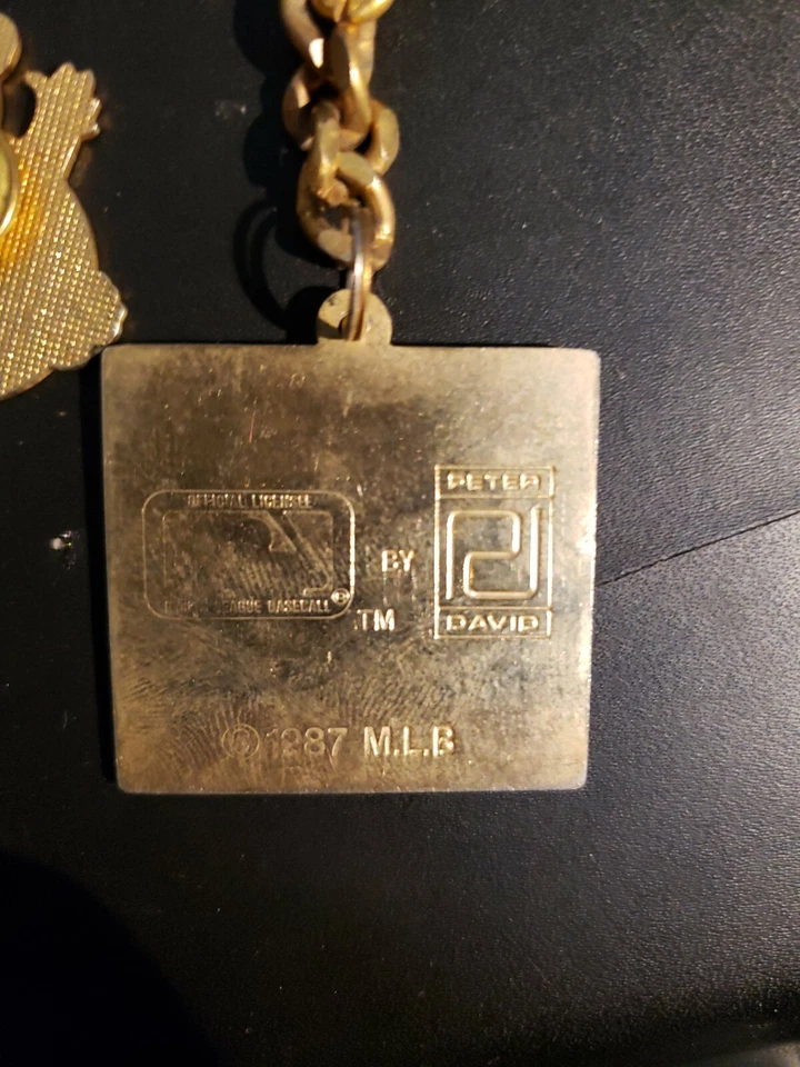 Chicago Cubs Baseball Enamel Team Keychain cubby bear pin Vintage RARE - Image 3 of 4