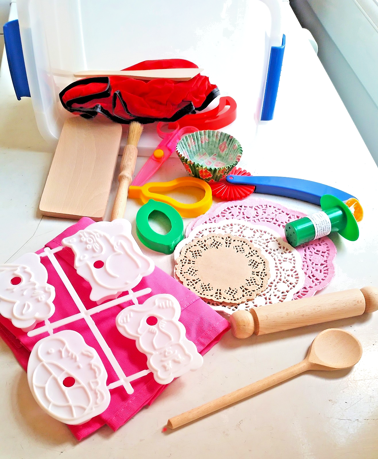 Childrens Baking Set Apron Hat Wooden Utensils Cutters Doilies Bun Cases in Tub