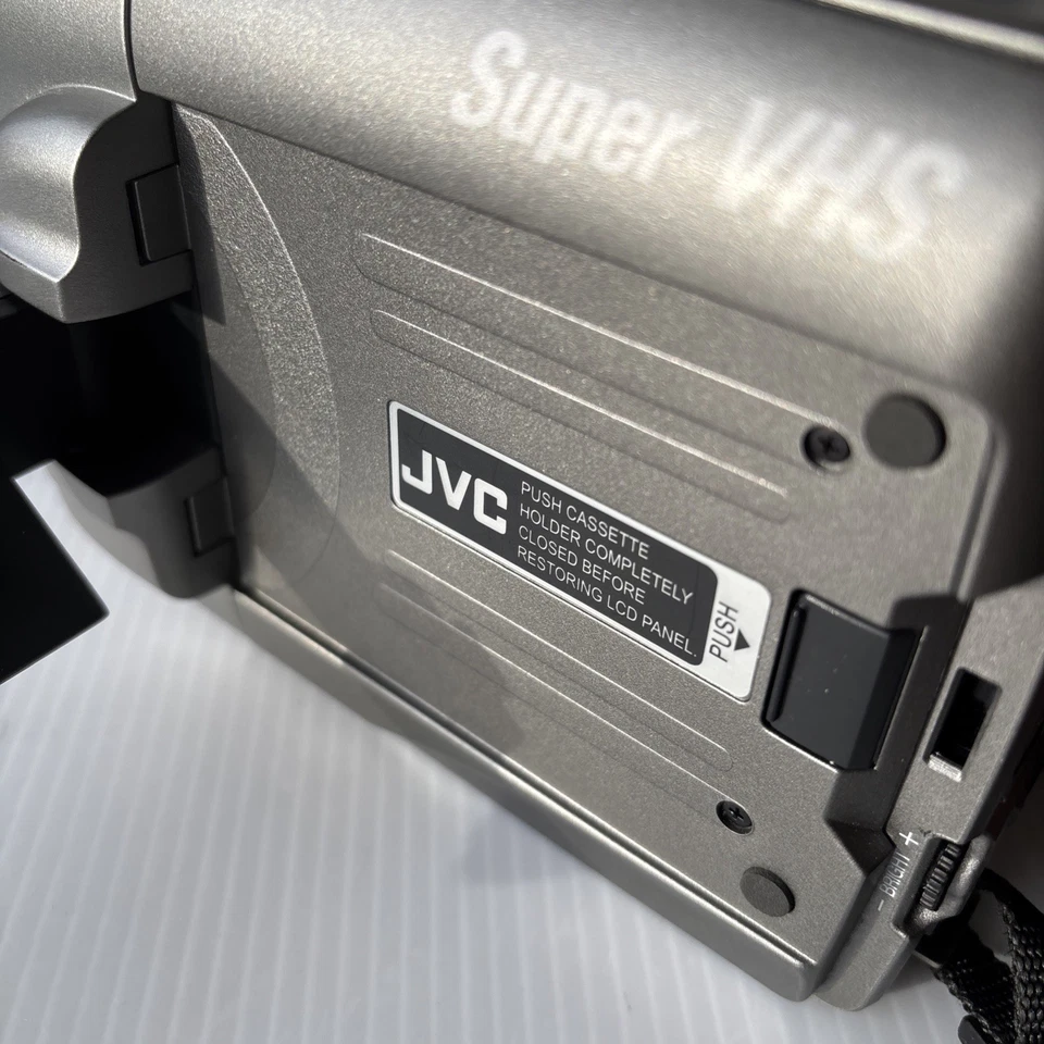 JVC GR-SXM527U S-VHS-C Camcorder – Tested w/ Adapter (Not Included) + Bag - Image 4 of 4