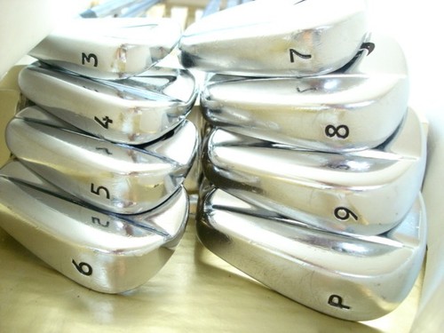 NIKE GOLF TOUR BLADE 8pcs Iron Set 3-9/PW Flex-S400 Dynamic Gold - Picture 2 of 3