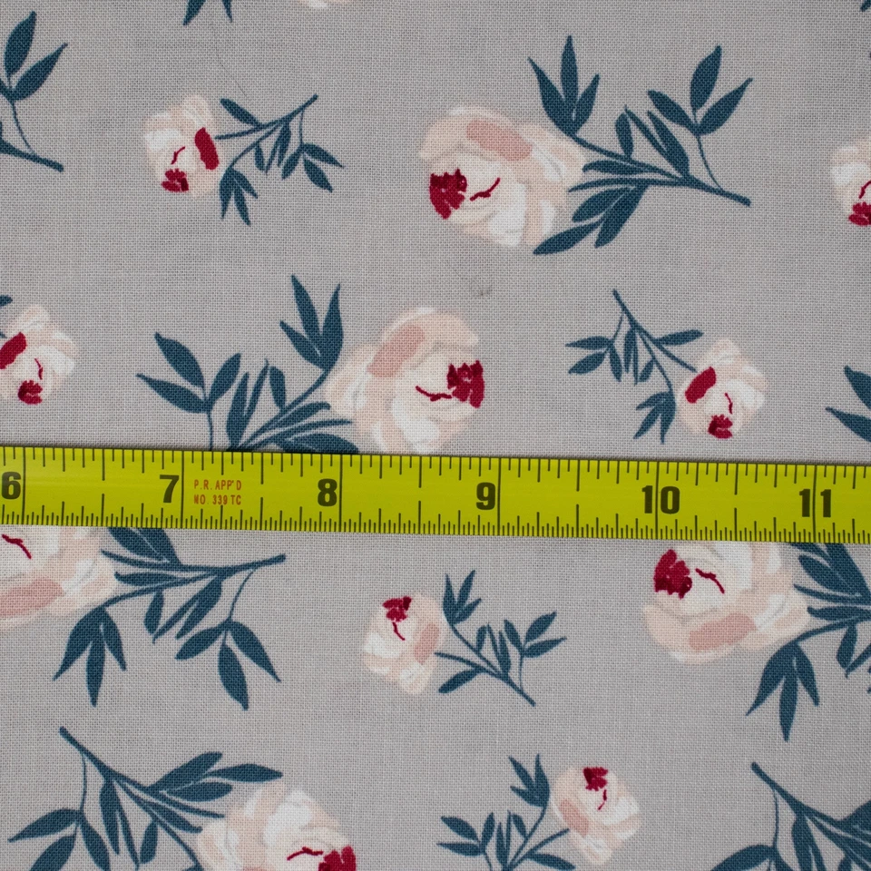 Tela acolchada de algodón con cuarto de grasa Blooms & Bobbins Melissa Mora flores grises Foto 3 de 3