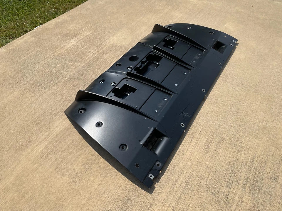 法拉利 812 超快 GTS 后空气抽取器/扩散器部件号 88933300 — 第 3/4 张图片