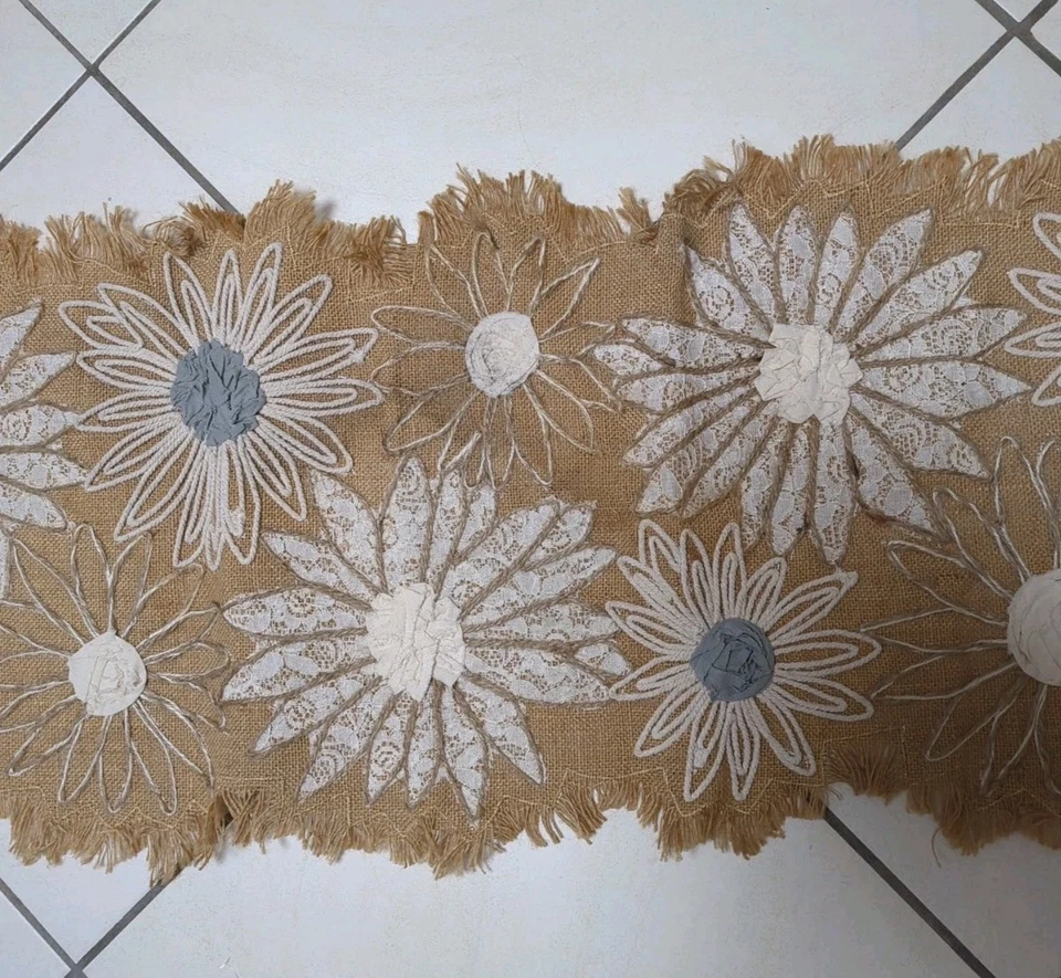 Lace & Hessian Table Runner Cynthia Rowley 100% Jute - Image 3 of 4