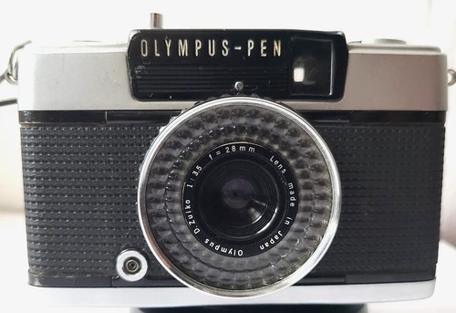Olympus Pen EE-3 35mm Half Frame Film Camera / 28mm f/3.5 Lens No. 4493569