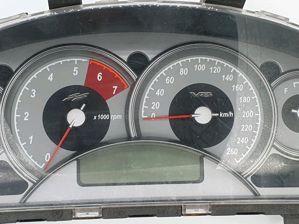 Holden Commodore VZ SS Tacho Dash Cluster Low 81000 km Silver Grey - image 4 of 4