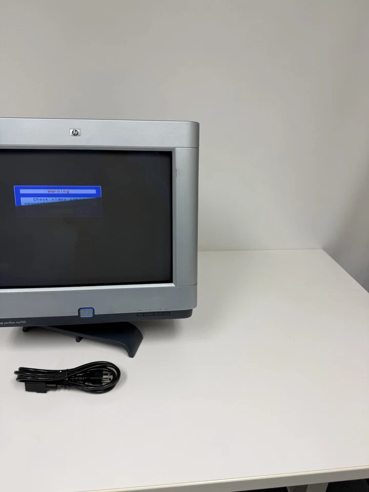 HP Pavilion MX703 17" CRT VGA Computer Monitor 1280 x 1024 @ 60Hz - Retro Gaming - Image 3 of 4