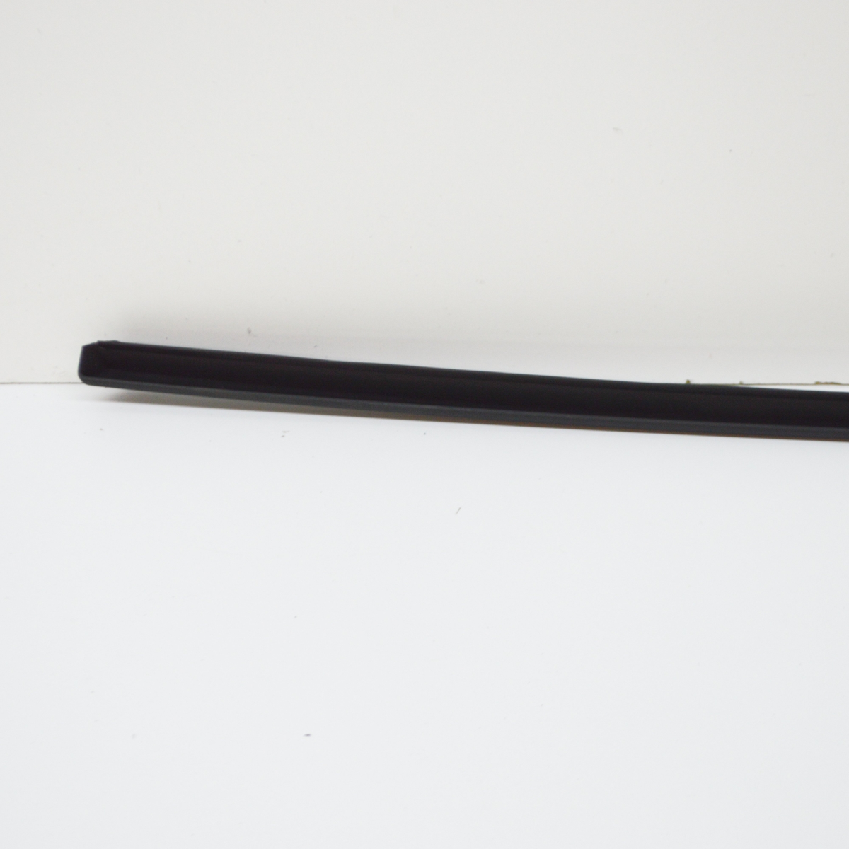 NEW AUDI A3 8V WINDSHIELD LEFT WATER DEFLECTOR TRIM STRIP
