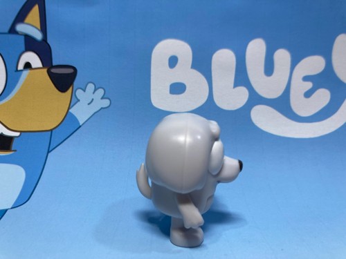 Modellino di ricambio Bluey Friend LILA cane maltese bingo amico bianco NUOVO - Foto 3 di 11