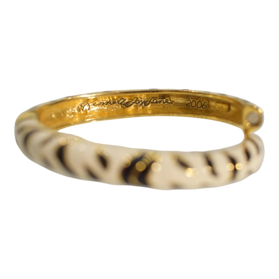 Brazalete KENNETH JAY LANE Esmaltado Estampado Cebra Blanco y Negro Foto 4 de 4