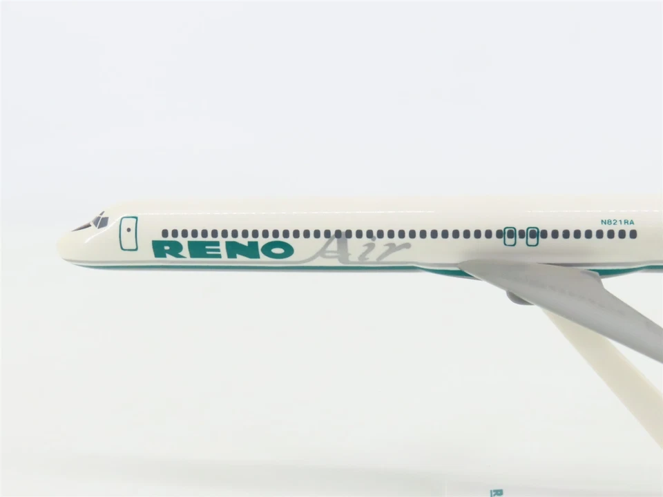 LOTE de 2 aviones Reno Air MD-82/MD-90 de plástico a escala 1:200 con soportes  Foto 2 de 4