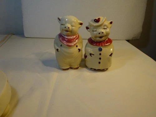 ANTIQUE SHAWNEE POTTERY USA "Large Smiley Pig Salt & Pepper Shakers" Handpainted