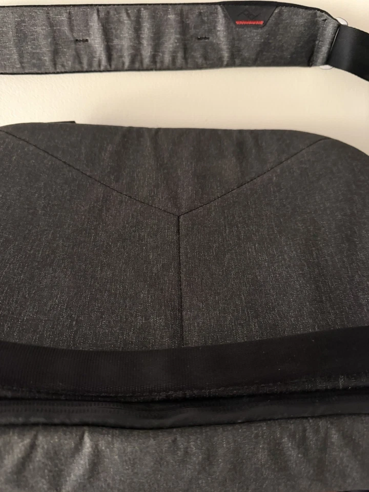 ÓTIMO Peak Design Everyday Sling 10L alça de bolsa de câmera carvão - Imagem 4 de 4