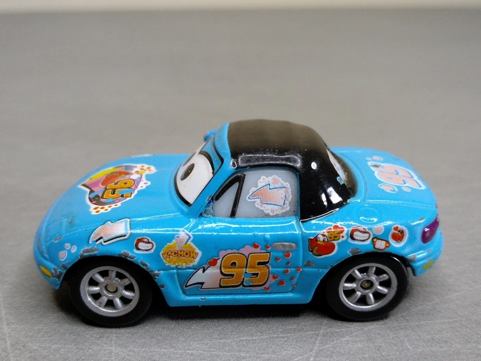 Disney Cars Mia Dinoco Fan Flash McQueen Coche De Metal 1/55 TBE Azul Raro - Imagen 2 de 4