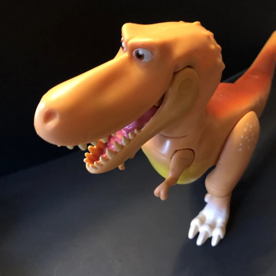 Figura de acción Disney Pixar The Good Dinosaur TRex Ramsey de Tomy Foto 2 de 4