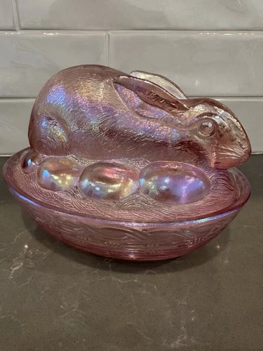 RARE FENTON PINK IRIDESCENT CARNIVAL GLASS BUNNY RABBIT ON NEST EASTER FIGURINE