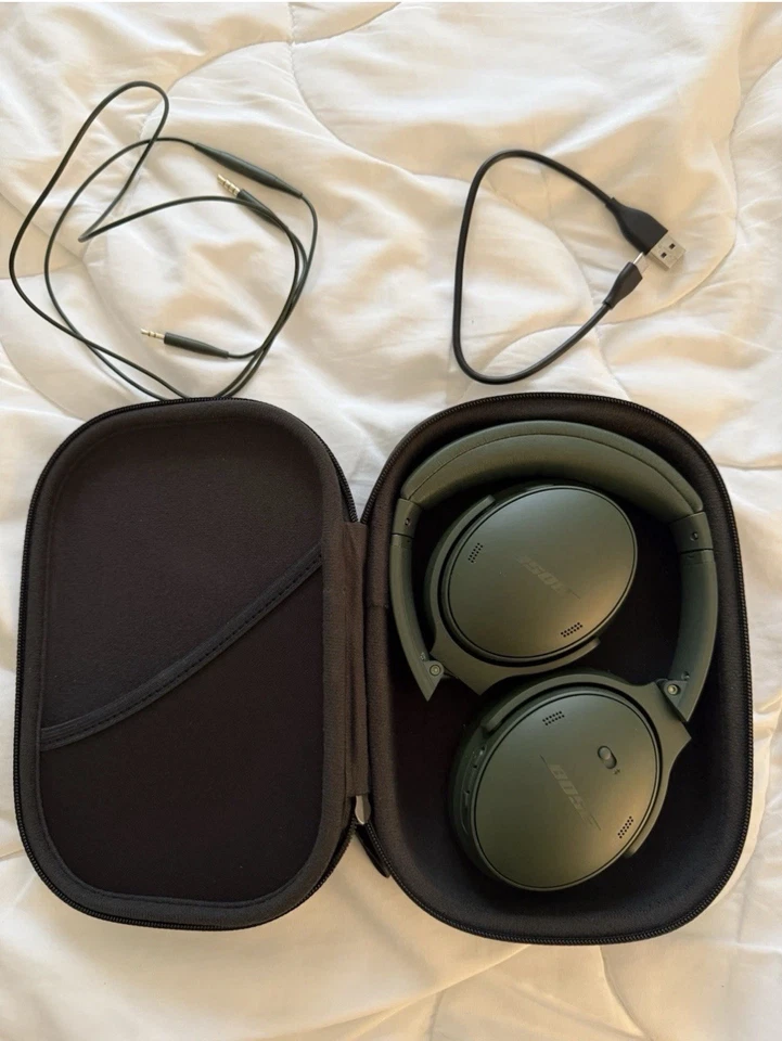 Bose Quietcomfort Headphones and Ultra Open Earbuds - Image 2 of 4