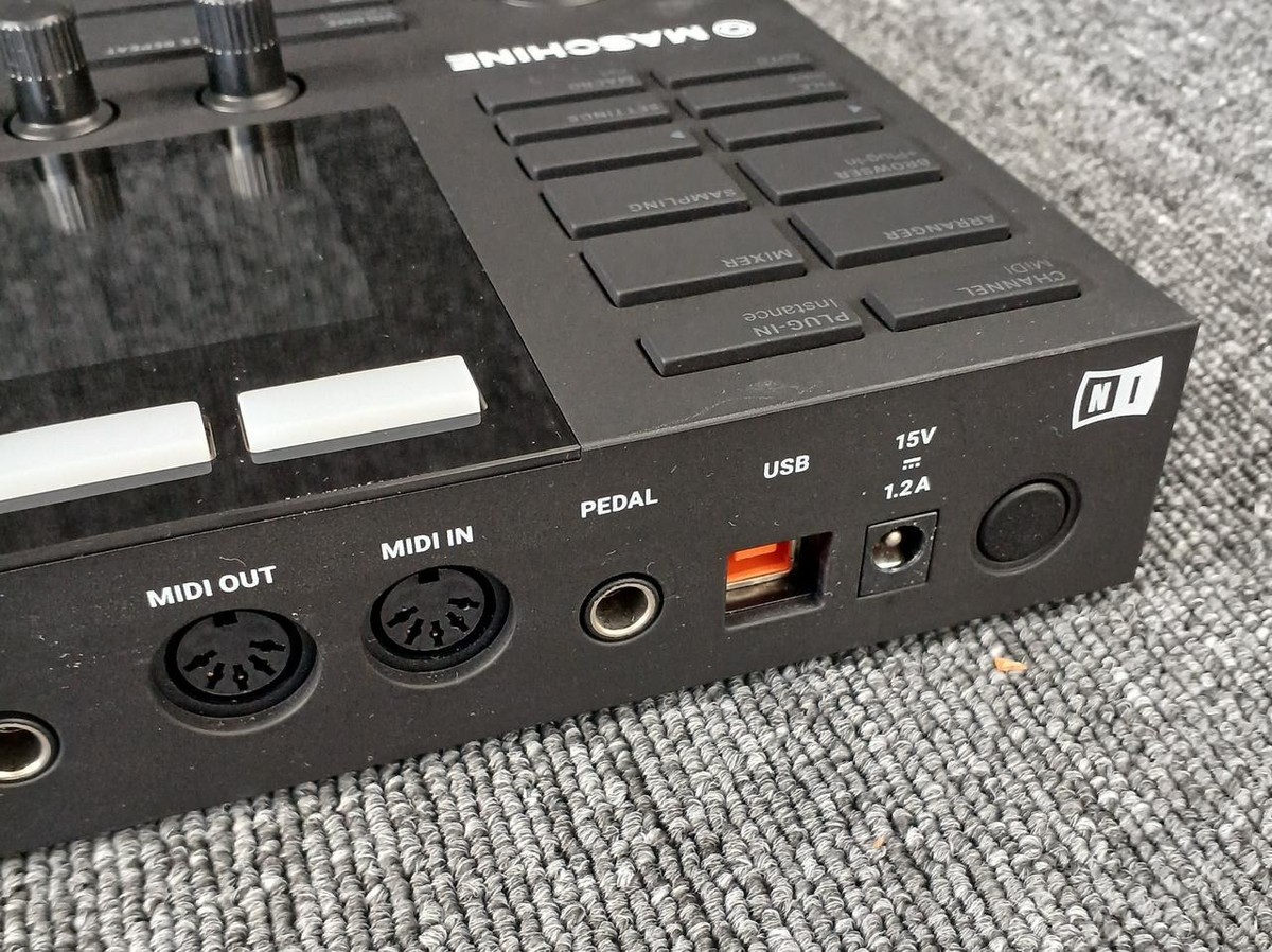 Native Instruments Maschine MK3 MIDI Controller - Excellent
