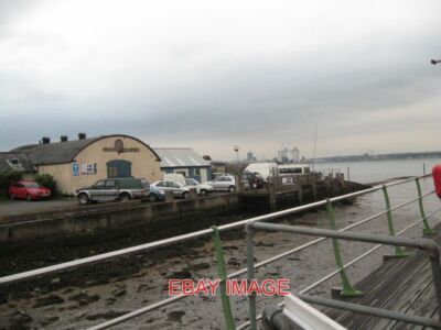 FOTO BEREIT FÜR DIE RÜCKKEHR HYTHE SOUTHAMPTON HANTS WARTET AUF EINEN ZUG FÜR DIE