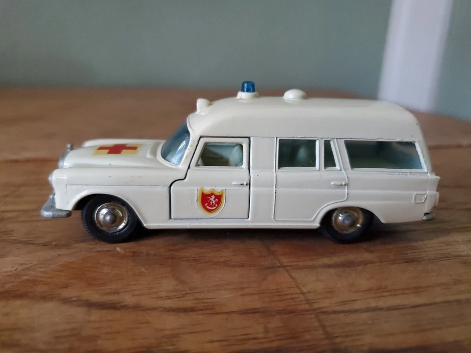Matchbox King Size K-6 Mercedes Benz Binz Ambulance Stretcher Vintage EXC+++ - Image 4 of 4