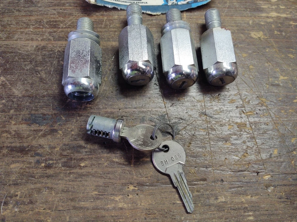 Nuevo de Lote Antiguo Mr Gasket #1440 Cerraduras de Rueda Cromadas Hot Rod Tuercas Ford Chevy Foto 2 de 4