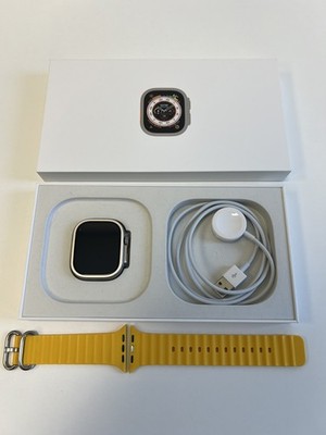 Apple Watch Ultra 1 49mm Titangehäuse 2 Armbänder