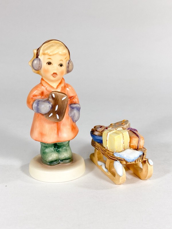 Goebel Hummel SWEET TREATS #1325 HUM 427, 4.25", Millennium First Issue W/ Box