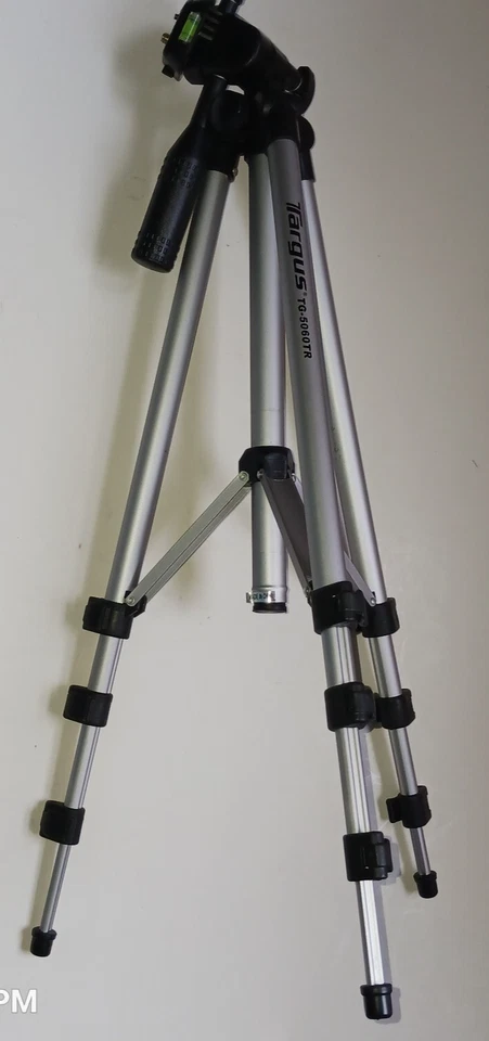 TARGUS Portable Tripod TG-5060TR, w. level & Extends 11" to 42” Desk/Travel bag - Image 3 of 3