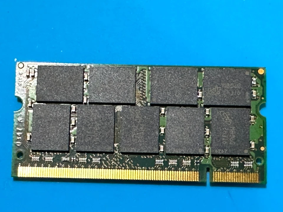 Micron MT18VDDF12872HY-335F1 [Tektronix 167-0342-00] 1GB PC2700 DDR-333MHz ECC - Image 2 of 4