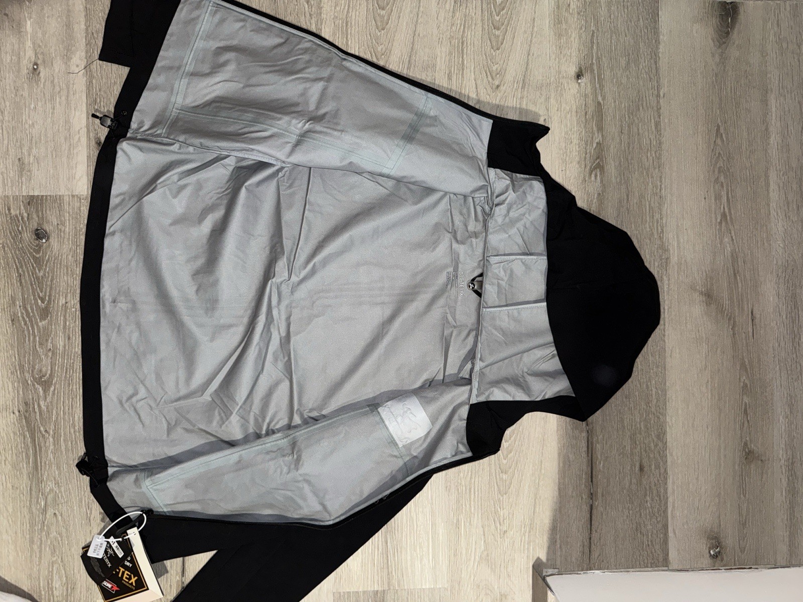 Arc'teryx Alpha SV Men's Black Hooded Full Zip Shell Jacket Size M - second product detail image