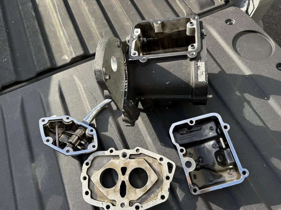 Harley Davidson caja y cubiertas de transmisión de cinco velocidades 1986 FXSTC Foto 4 de 4