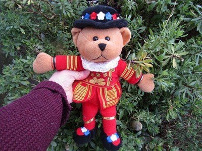 Royal Palace Bear 13'' THE TOWER OF LONDON offizielle Ausgabe BEEFEATER Guards